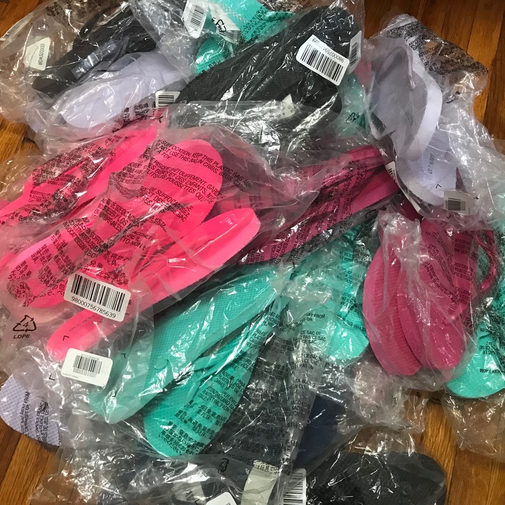 Old Navy Women’s Flip Flop. Comes in various sizes. Starting at Size 6,7,9,10
